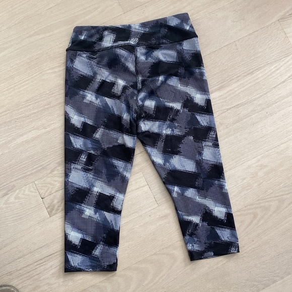 Forever 21 Cropped Leggings - Small - Picture 3 of 5